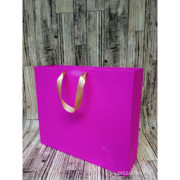 

Paperbag Polos Ready Stok Pink nyala 180-200gsm P35xL10xT30 POLOS