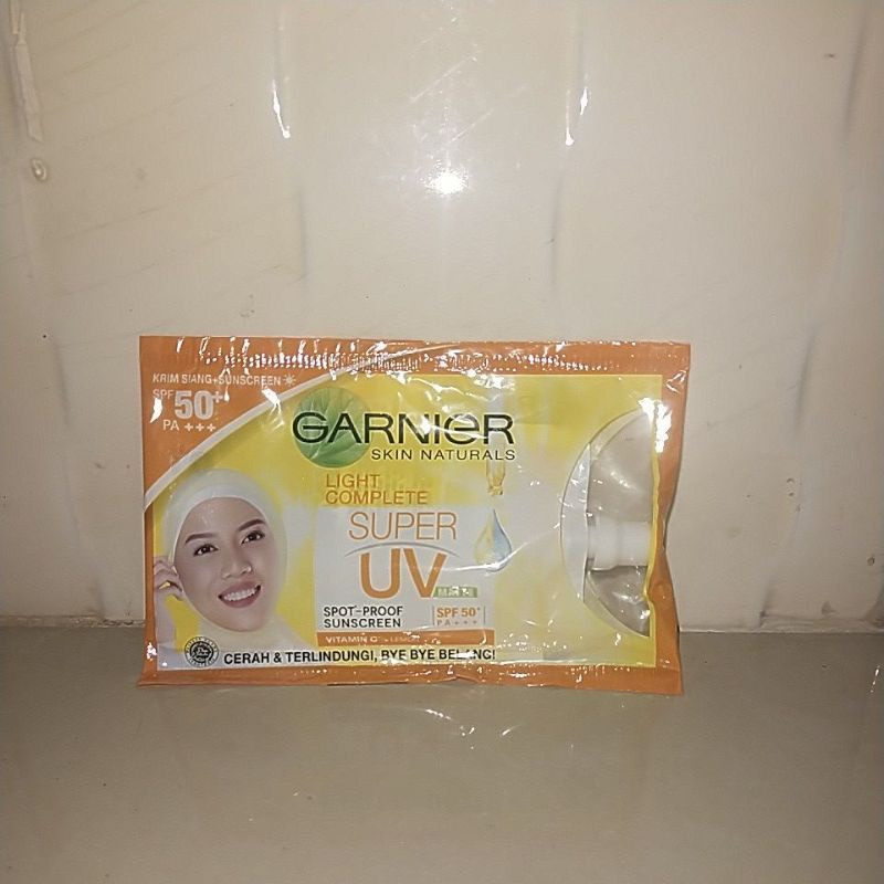 Garnier Skin Natural Light Complete Super UV Matte SPF 50+ PA+++  7 ml