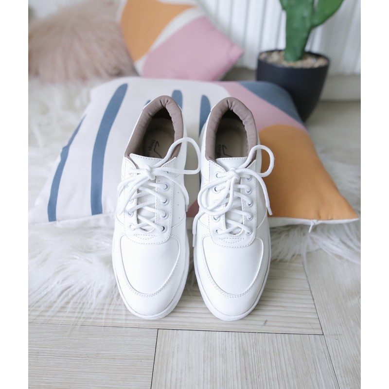 WHITE SNEAKERS - Sepatu wanita / sneakers wanita