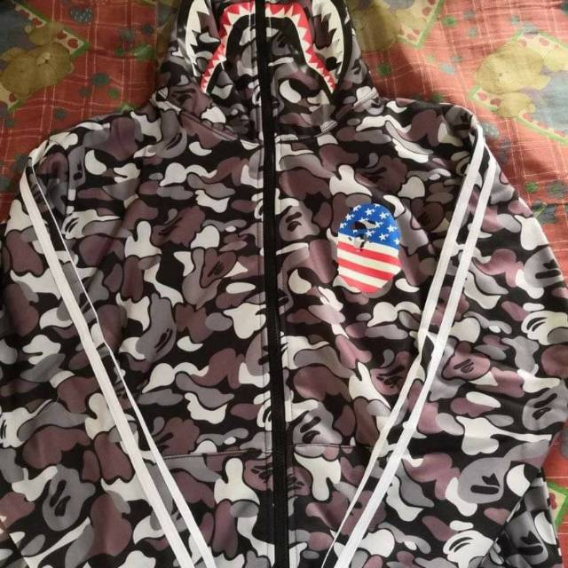 Jaket Bape shark abu-abu