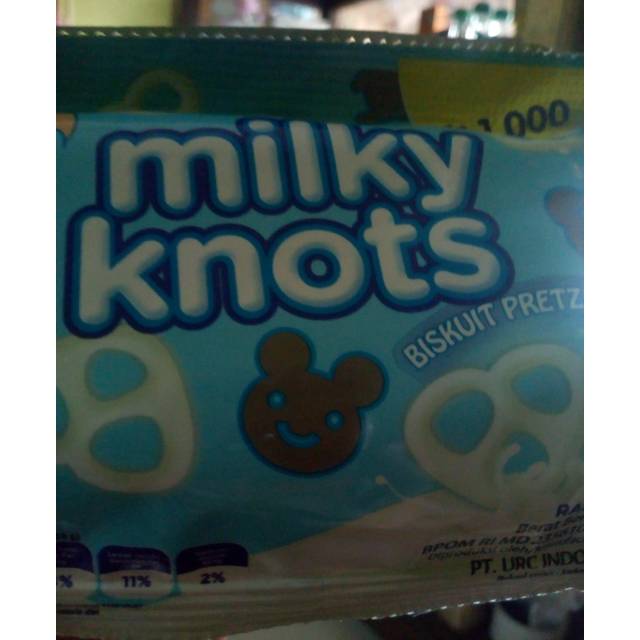 Milky knots biskuit pretzel rasa susu