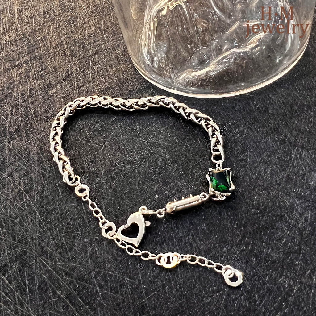 Gelang Tangan Rantai Aksen Batu Emerald Kotak Hollow Untuk Wanita