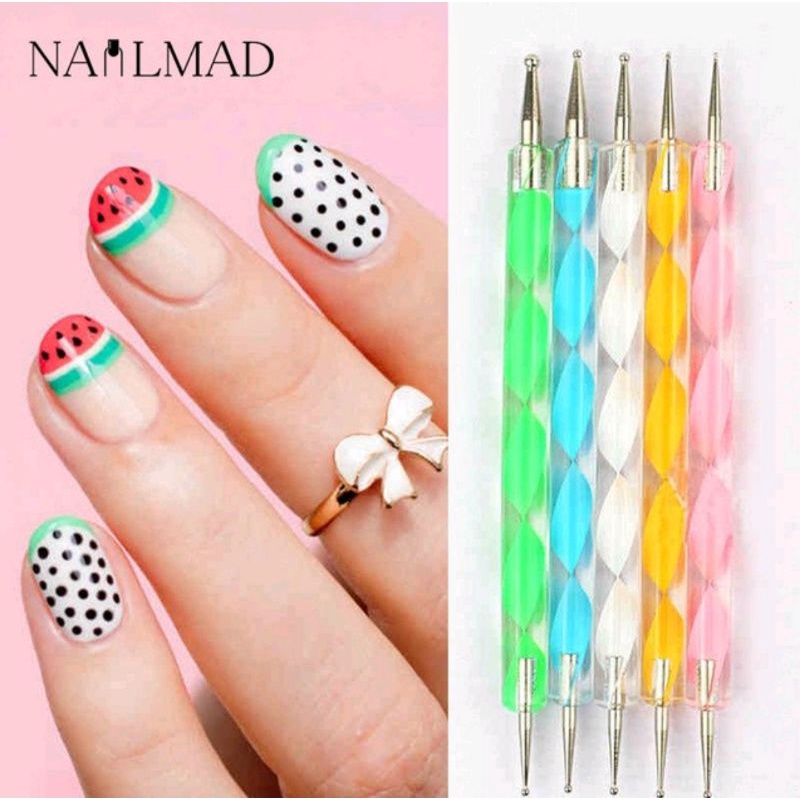 Dotting nail art