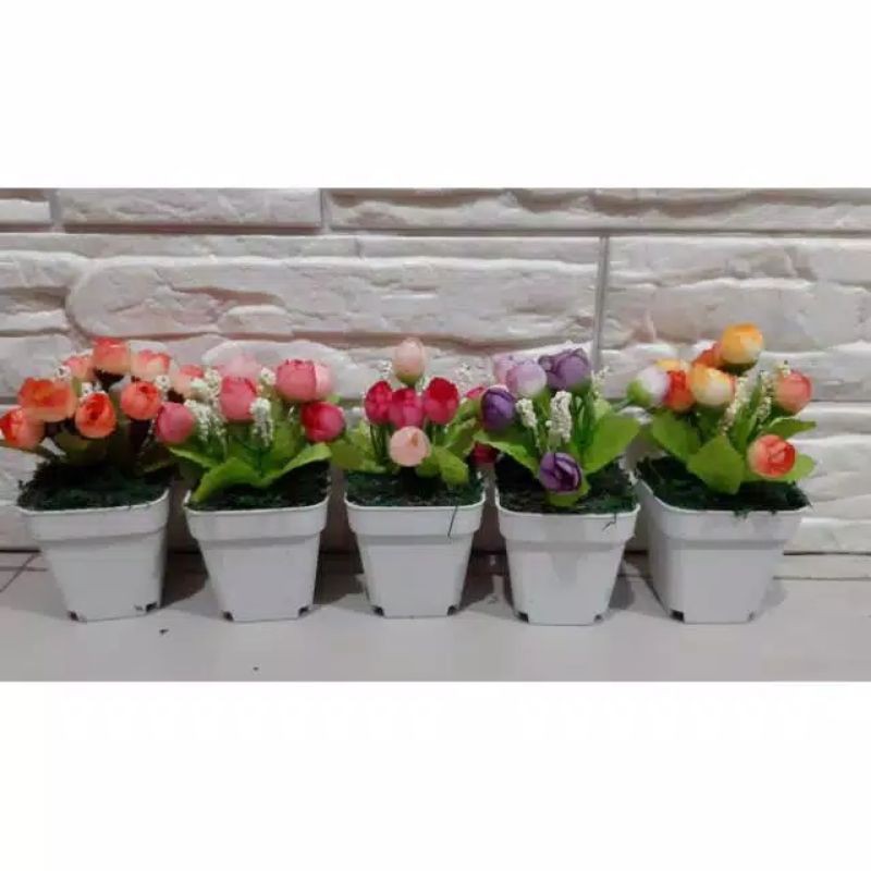 bunga hias plastik dan pot mini