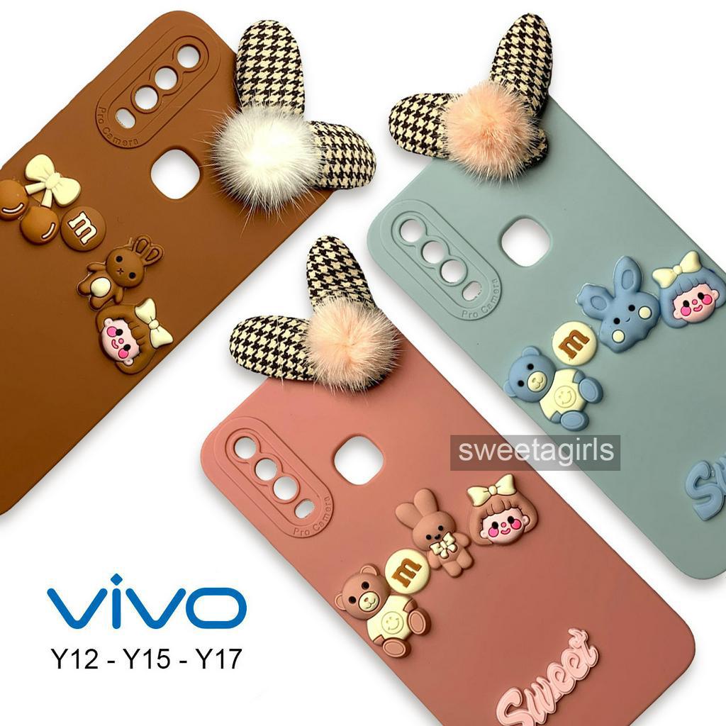 Softcase dengan boneka Timbul 3D untuk Vivo Y12 - Y15 - Y17 ( Sama Ukuran ) - Sweetacase.id - Casing Lucu - Kesing Cewek - Casing Lembut - Aksesoris Boneka Timbul - Case Bening - Lucu - Gemoy - Pom pom