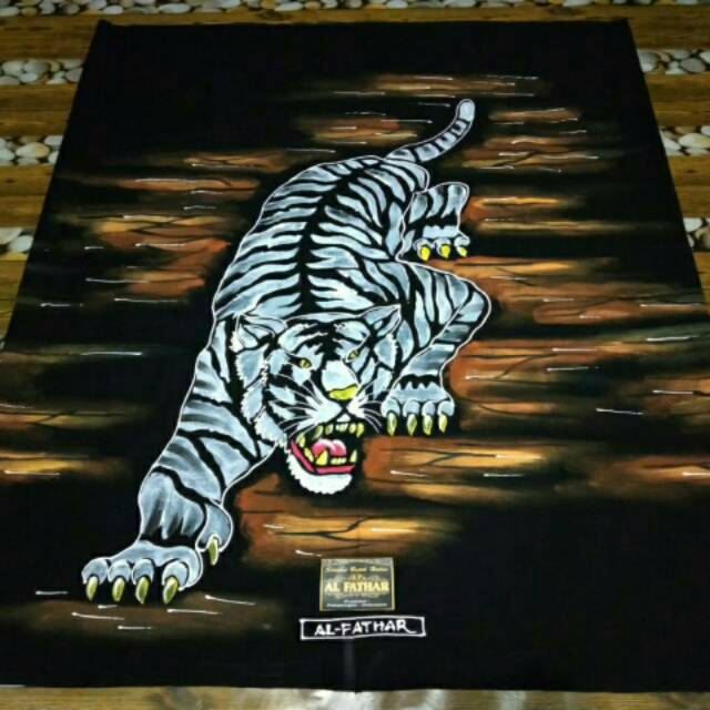 

SARUNG LUKIS MOTIF MACAN PUTIH ASLI LUKIS TANGAN