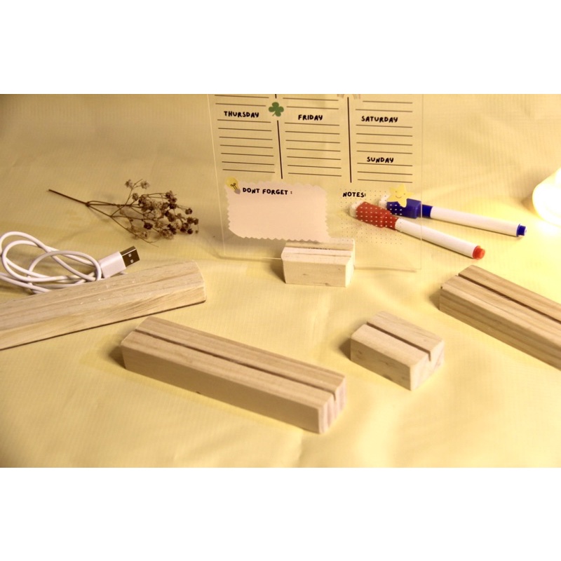 

dudukan kayu untuk acrylic dengan LED warna warm white