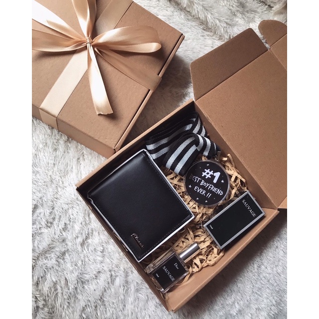 

Hampers gift box cowok/hampers dompet/hampers farfum/hampers best boyfriend /gift box ultah/hampers ulang tahun cowok