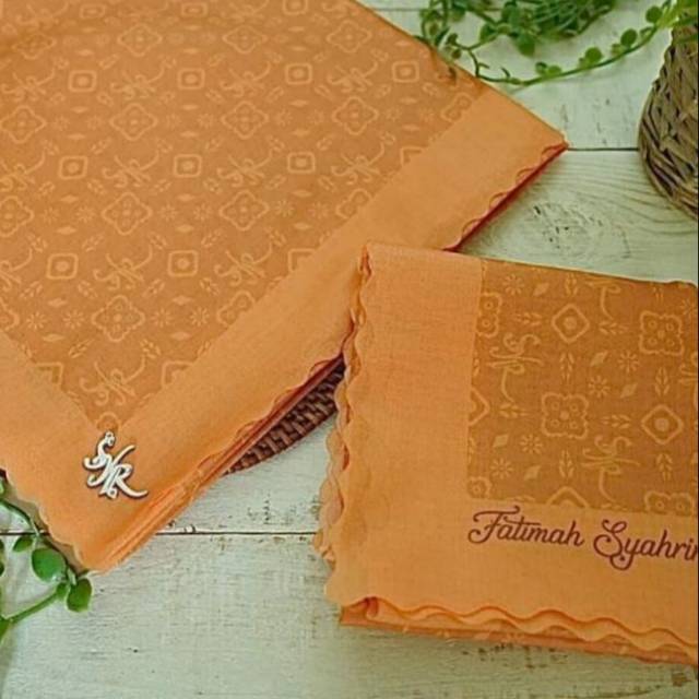 Original Hijab SYR Monokrom UV by Syahrini