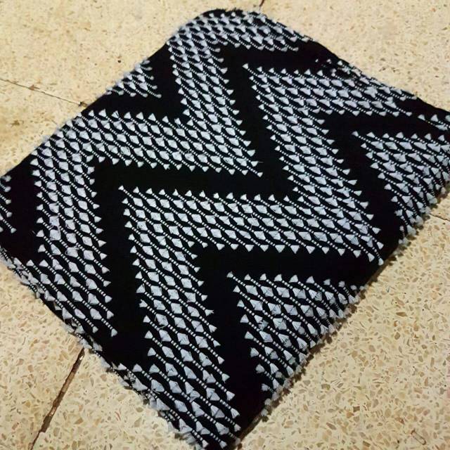 Kain tenun sutra bulu