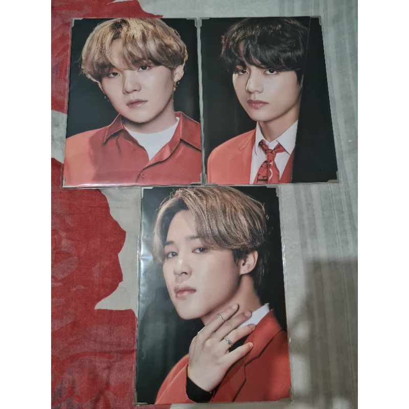 Premium Photo BTS Mots on:e official