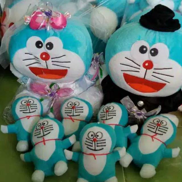 Sepasang Doraemon pengatin beranak 6 mini