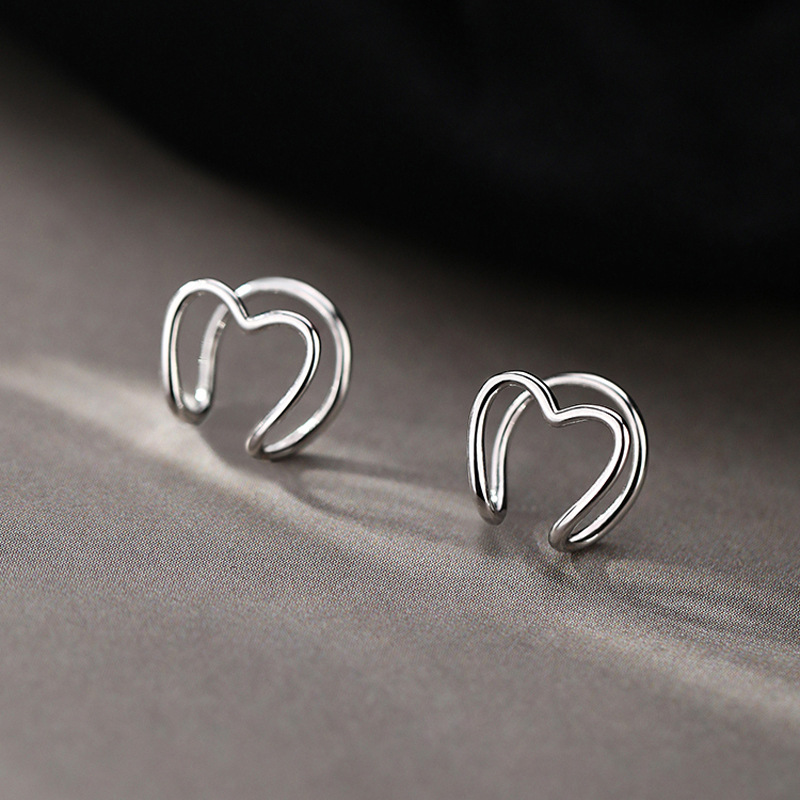1 Pc Anting Klip Bentuk Hati Gaya Retro Minimalis Untuk Wanita