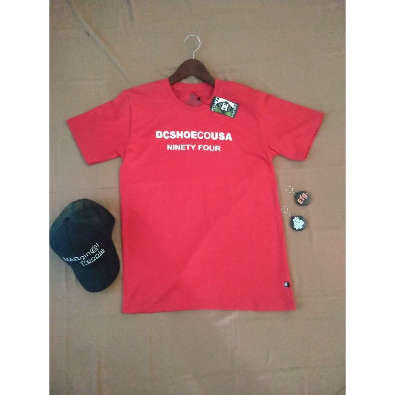 (Bayar ditempat)Kaos Distro Pria Free Sticker Dan Gantungan Kunci