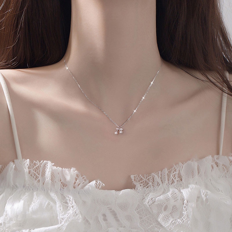 Kalung Rantai Klavikula Hias Liontin Cherry Kristal Warna Silver Untuk Perempuan