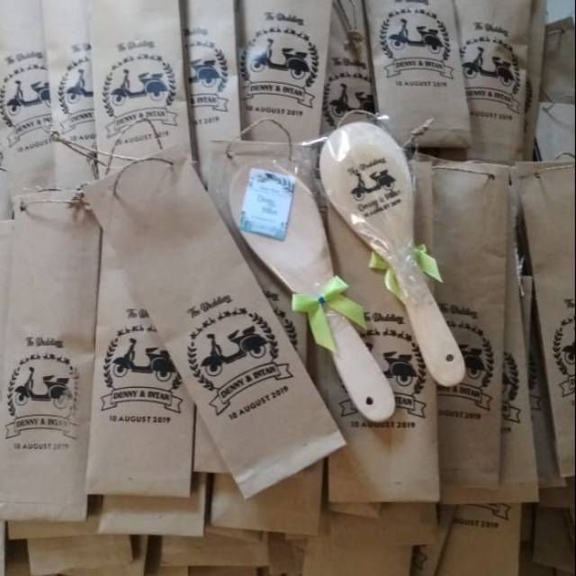 

Souvenir centong putih kemas paperbag...isi 200pis..ongkir tny penjual