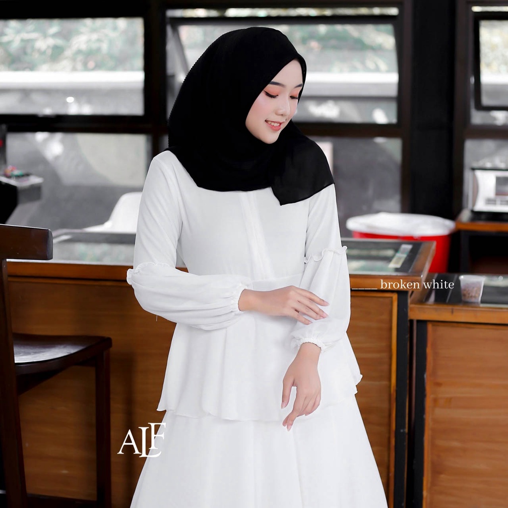 Broken White Jelita Dress by Alfaina Gamis Susun Putih Ceruty Babydoll