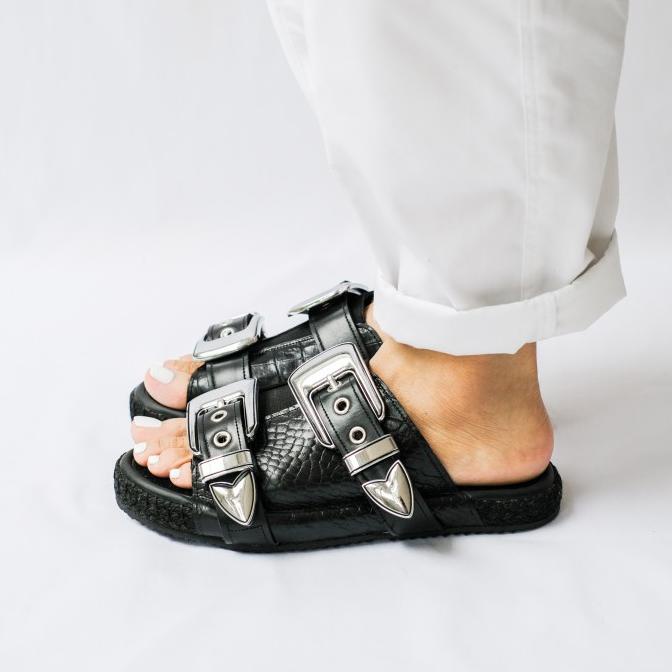 Sendal Tigah Home Hitam Croco Slim Bucky Slider