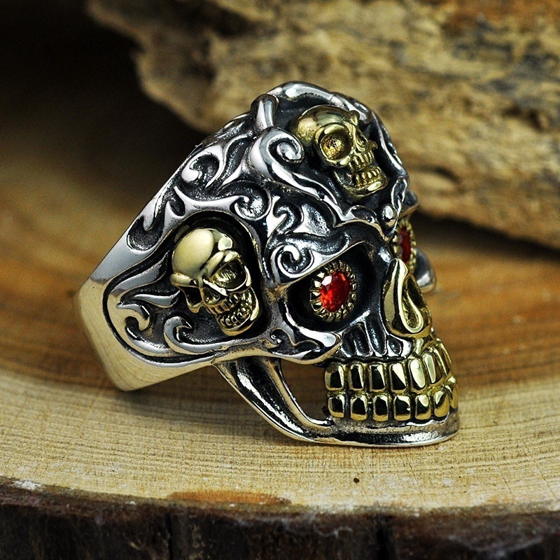 Cincin Motif Kepala Tengkorak Bahan Stainless Steel Gaya Retro Punk untuk Pria