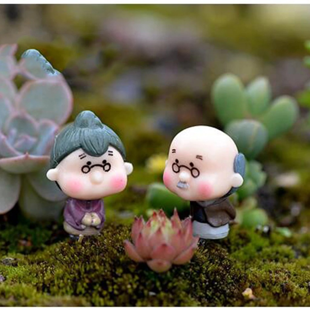 2pcs Set Figurin Miniatur Pasangan Kakek Nenek Lucu Bahan Resin