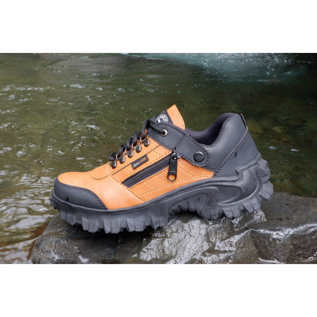 Sepatu safety ujung besi/sepatu gunung/sepatu hiking/ sepatu jhonwick sepatu sepatu safety