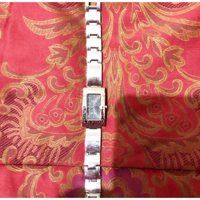 ELLE WATCH (NO BOX, NEED NEW BATTERY)