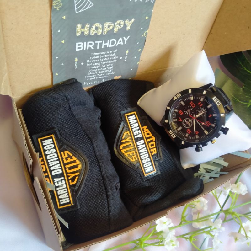 

NEW HAMPERS COWOK, KADO ULANG TAHUN PRIA,KADO SARUNG TANGAN MOTOR,JAM TANGAN PRIA