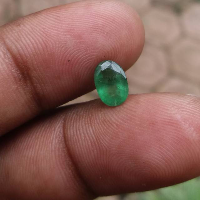 Natural emerald beryl jamrud batu zamrud dim 8x6x4 ct 1.25
