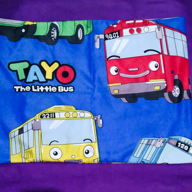 sarung bantal  motif karakter kartun