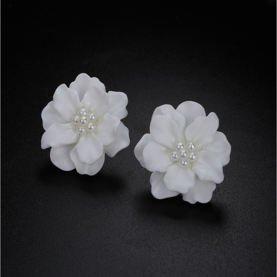 Anting Wanita Korea Bunga-bunga/ Korean Flowers Shape Earrings-Bunga Putih Mutiara