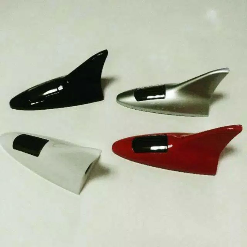 sirip hiu lampu antena mobil tenaga surya matahari solar cell hitam silver putih UNIVERSAL