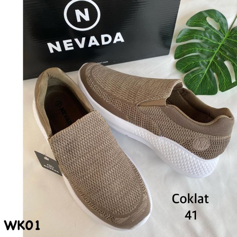Sepatu sport tali pria merk Nevada
