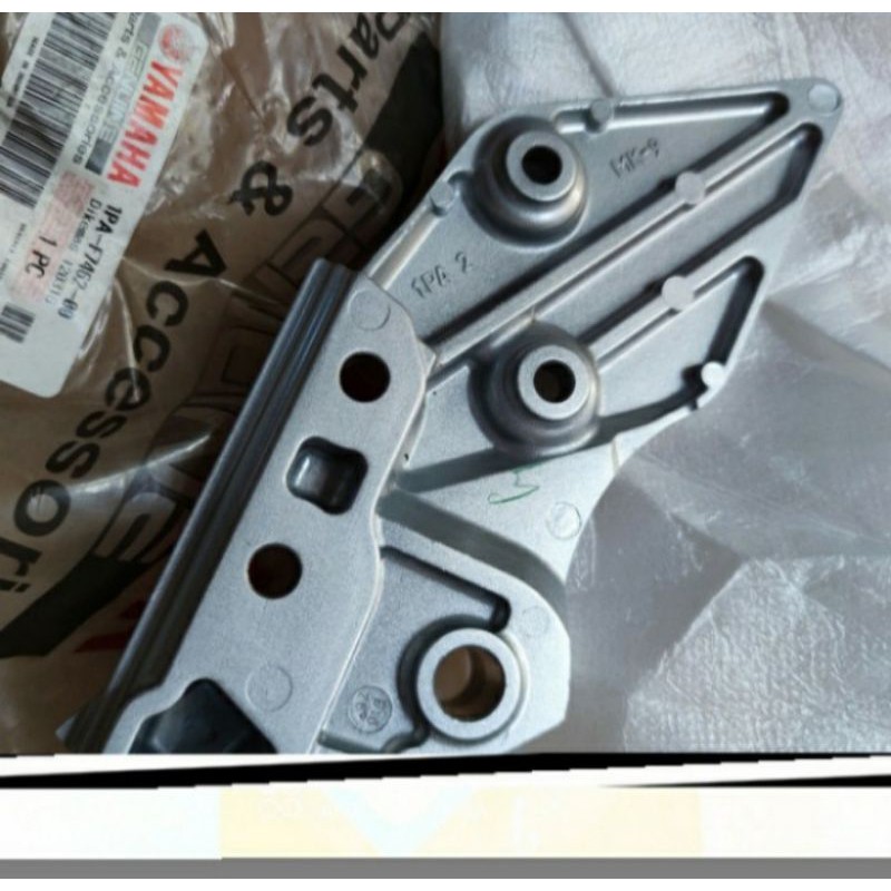 Breket dudukan footstep step depan Vixion new ori ygp