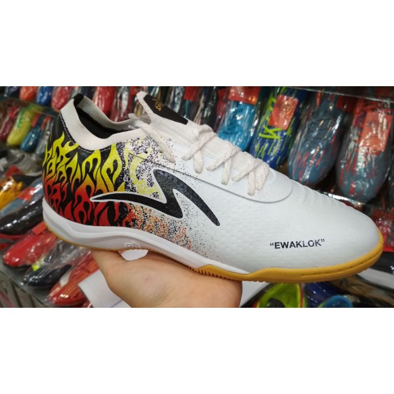 SEPATU FUTSAL SPECS ACC LIGHT SPEED II KLOK SE IN
