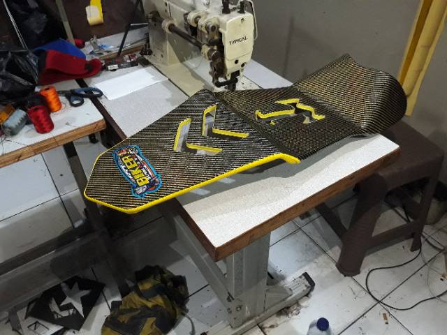 Jok vixion new nvl motif lubang kulit karbon biker gold