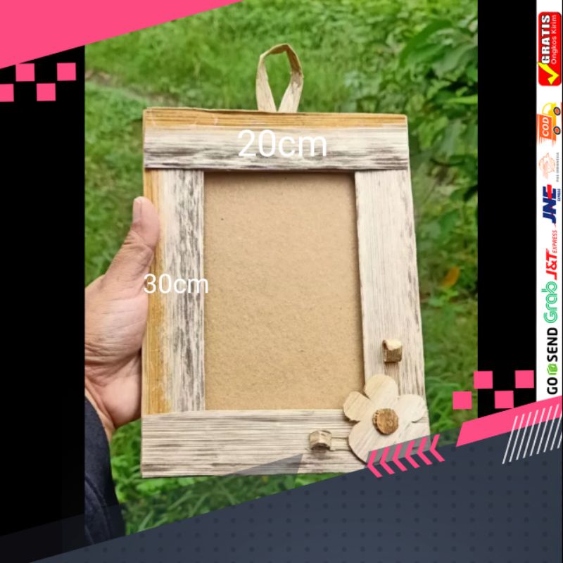 Prakarya kerajinan bingkai foto dari pelepah pisang kering