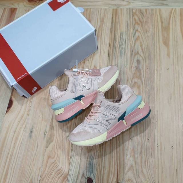 NEW BALANCE 997s BEIGE PINK