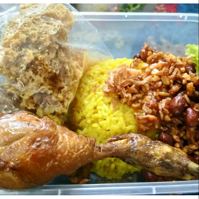 

Paket ultah nasi kuning ayam kremes