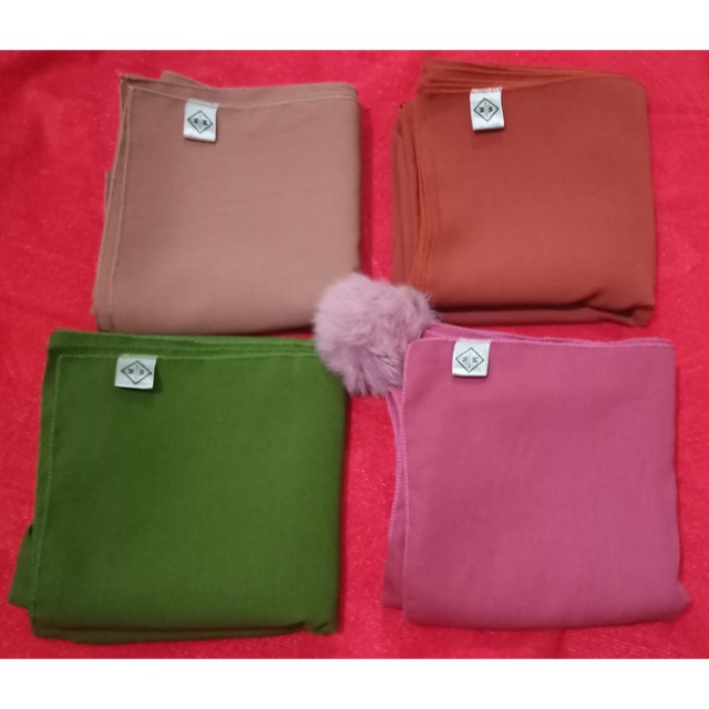 Hijab segiempat polos / jilbab wolfis polos