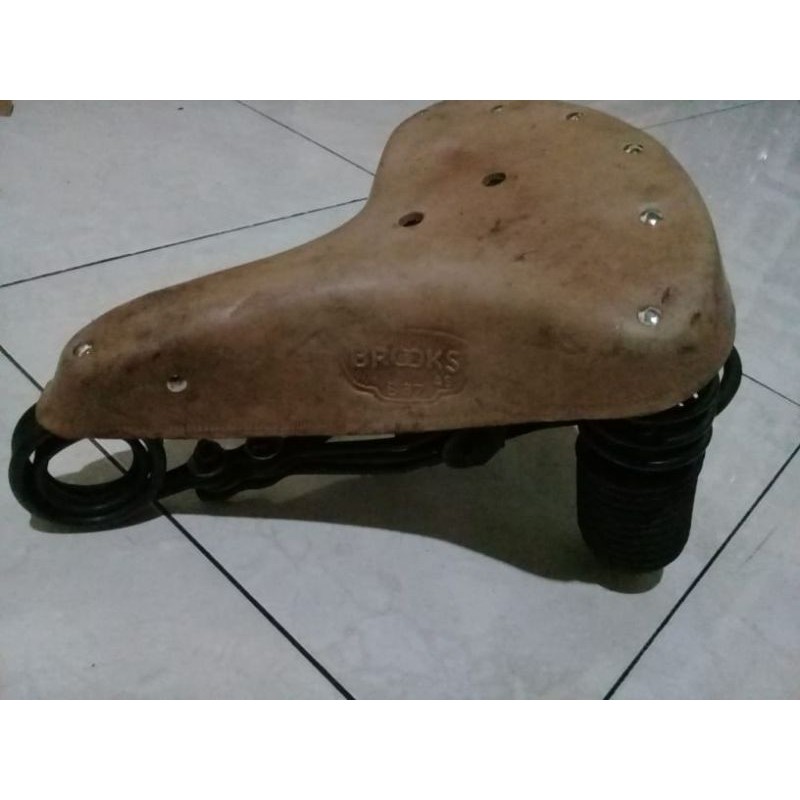 Sedel gulung besar rangka hitam sepeda onthel