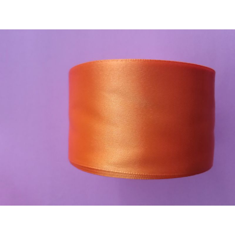 

PITA SATIN BESAR 5CM -+18METER 20YARD