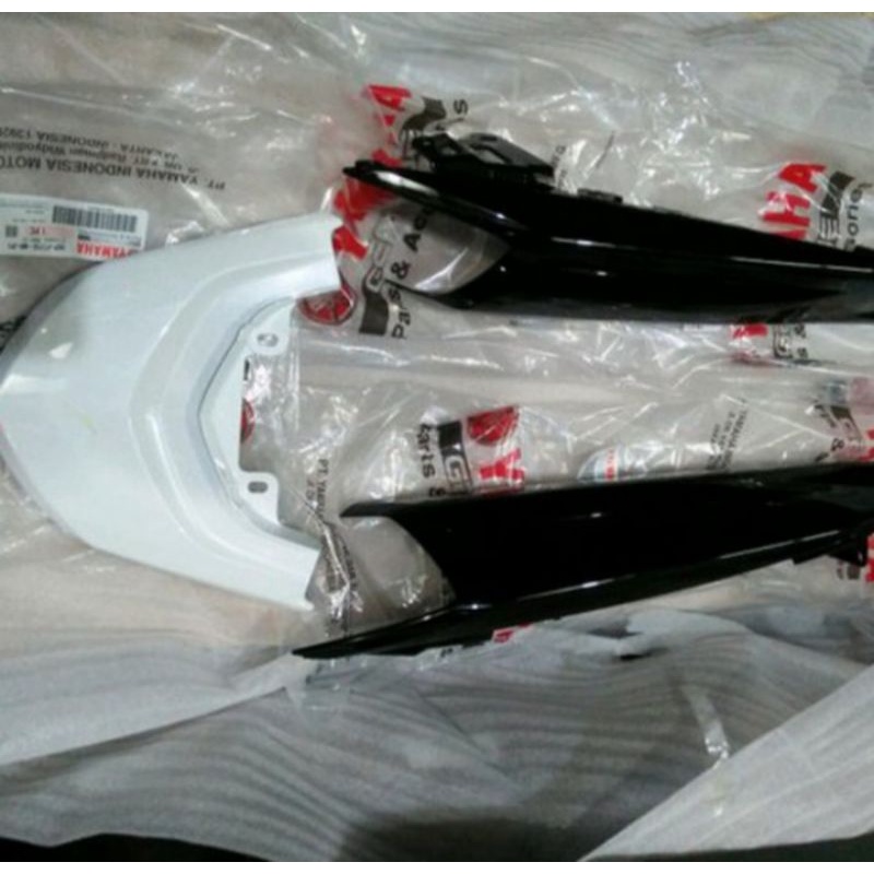 Sambungan body belakang set mio soul gt 115 putih original  ygp