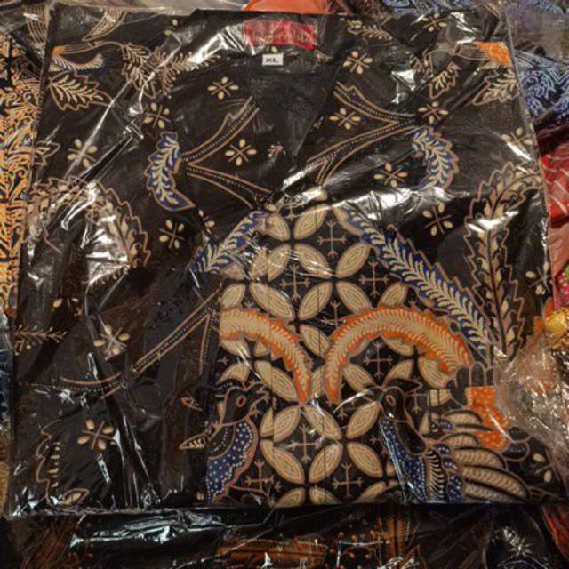 DEVADEVA RAJASAKTI KEMEJA BATIK SOLO PRIA LENGAN PANJANG PENDEK LAPIS FURING ATASAN PREMIUM MODERN KATUN HALUS HANDIWIJOYO BANAMITRA BABON ANGKREM 2 MULAWARMAN BIRU BEKISAR BIRU PEN GRADASI WAHYUJAYA AYU PARAMAYOGA 2 WARDOYO KUNING SIDOLUHUR BATIK SOLO