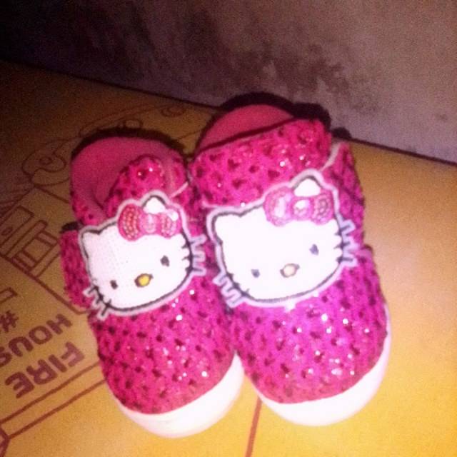 Sepatu boot anak perempuan