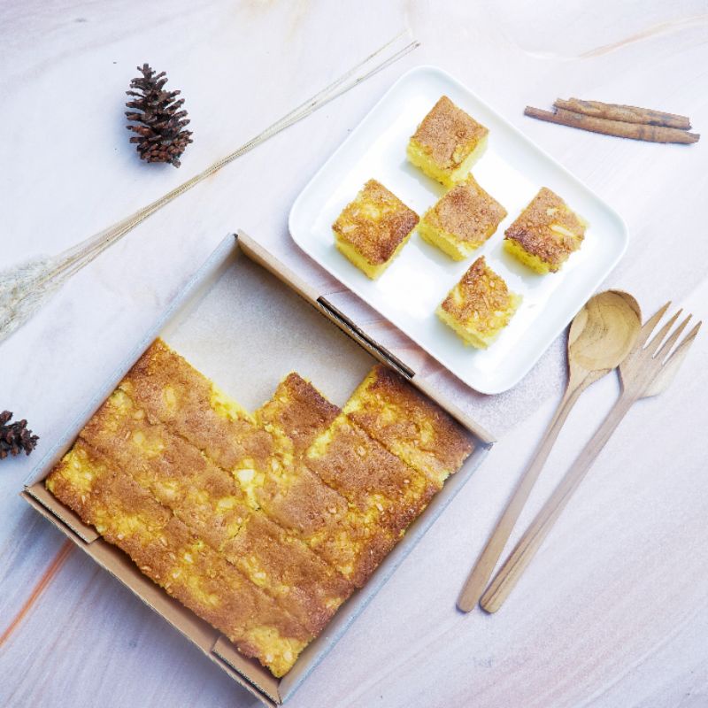 

Premium Vanilla Cake