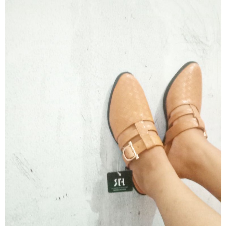 PRELOVED FRANSISCA RENALDY sendal branded