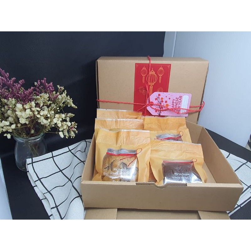

Box of six cookies @dessertt_lab (foto di kanan)