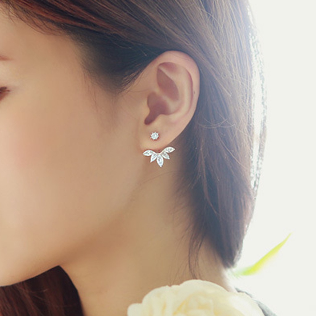 Hu Hu Hu Hu Hu Alat Bantu Pasang Kacamata♡ 1 Pasang Anting Stud Bentuk Bunga Aksen Berlian Imitasi Bahan Alloy Untuk Wanita