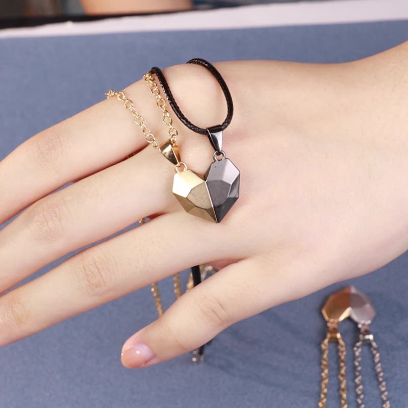 Fancyqube 2pcs / Lot Kalung Persahabatan Liontin Hati Magnetik Untuk Wanita