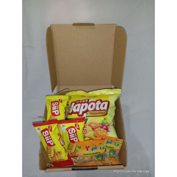 

Hampers Snack | Hampers Jajan | Hampers Wisuda | Hampers Birthday | Hampers Ultah | Hampers Costum